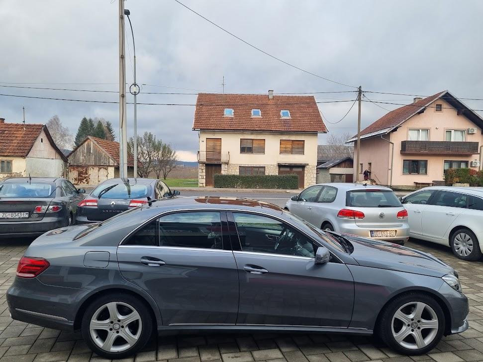 Mercedes-Benz E-klasa 220 CDI - panorama